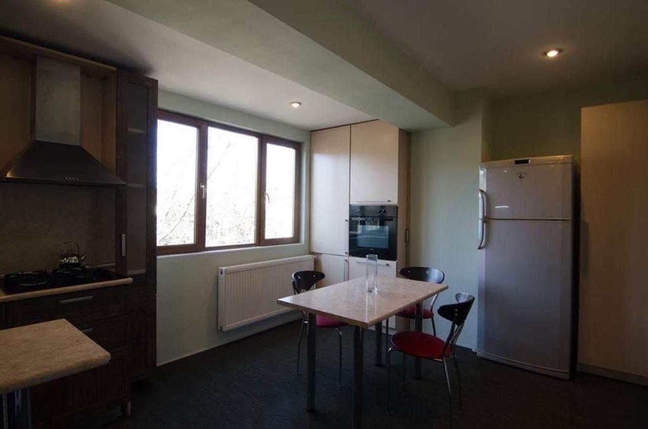 Georges Apartment Тбилиси Екстериор снимка